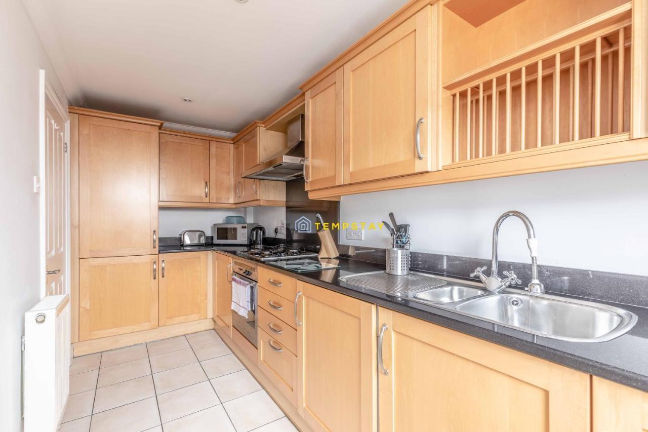 Perfect Spot In Central Windsor & Free Parking! Exterior foto